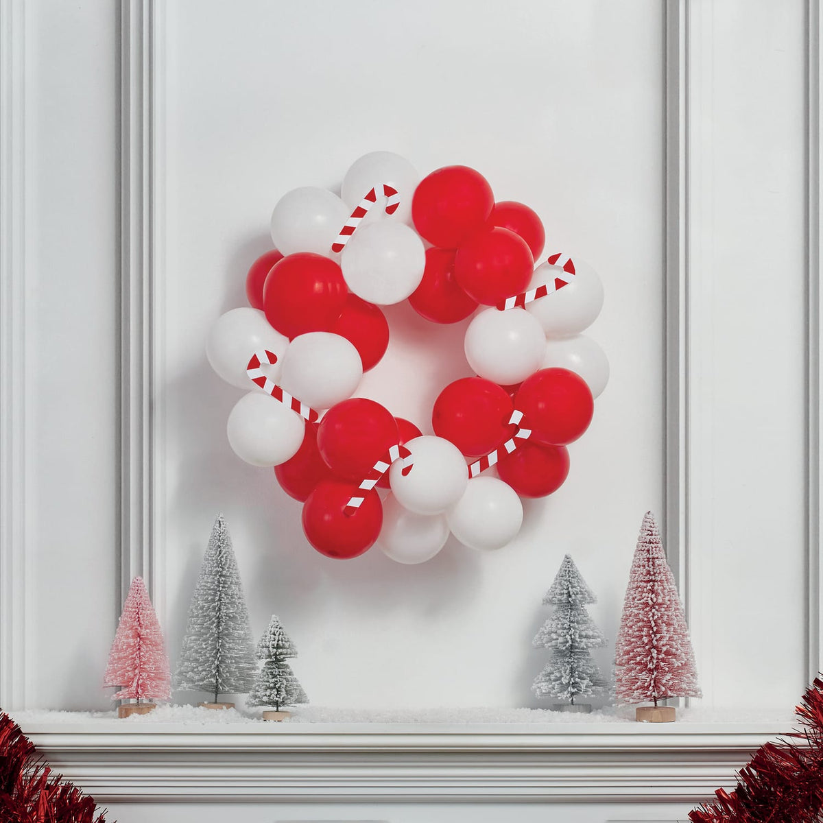 Festive Feeling Balloon Wreath, product image 2